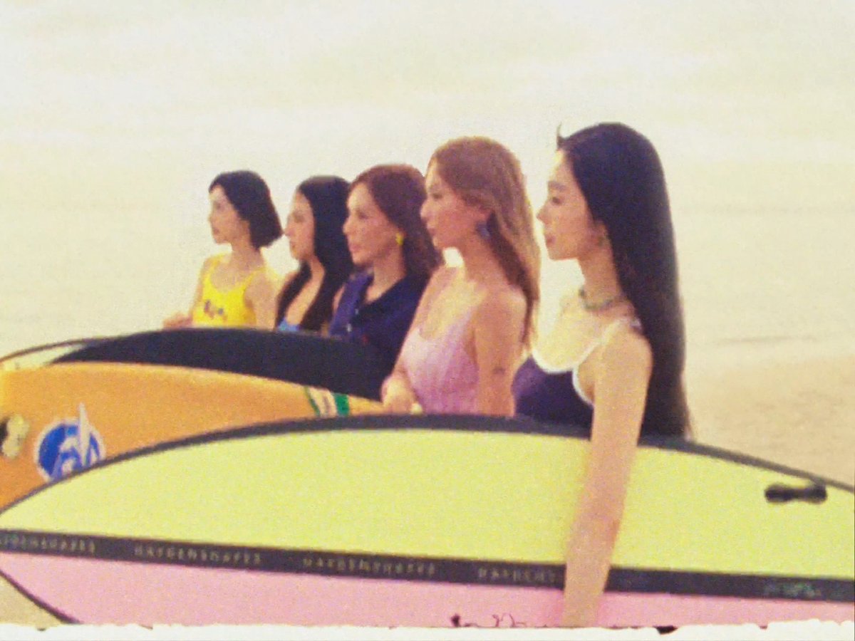rvelites's tweet photo. RED VELVET 🩷💛🩵💚💜🌊

RED VELVET COMEBACK SOON
#VelvetSummer1stTeasers
@RVsmtown https://t.co/PPWUTGF3Yr