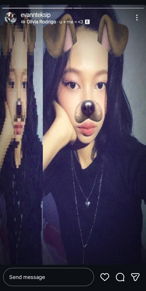 evannteksip's tweet photo. New soloist Evan was spotted with a girl believed to be his non-celebrity girlfriend.  

Source. evannteksip
#EVRSD #EVAN #EverSelcaDay #에반 #HEESEUNG #EVER #희승 @h_evva_n https://t.co/DjBFw0yC8T