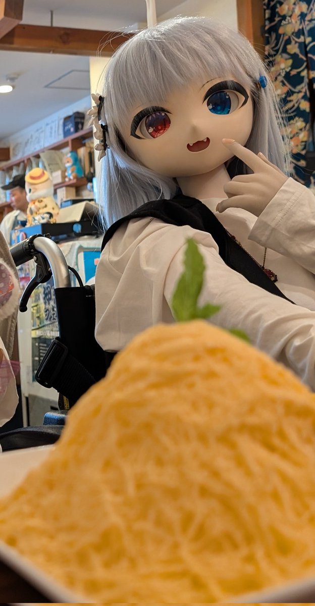 RuRi_BlueField's tweet photo. 葵ちゃんも締めのかき氷を食べたかったみたい（伏線回収）
奈良から帰ろうと思っていたところ。。。☔
さすが葵ちゃんですね☺️ https://t.co/g0H3M3j0Qg