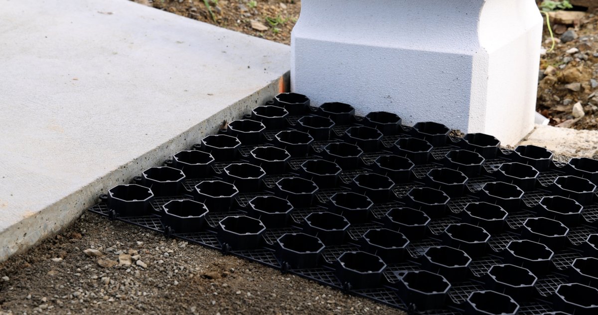 CarbourHardscap's tweet photo. 3 steps to a better driveway:
1️⃣ Lay the PebbleLock grid
2️⃣ Fill with gravel or stone
3️⃣ Enjoy a surface that stays put
Your next project just got easier.
🔗 https://t.co/9oG0f82fk8

#PermeablePaving #LandscapeSolutions #LandscapeDesign #Pavers #HardscapeDesign https://t.co/zfB2LYw9sy