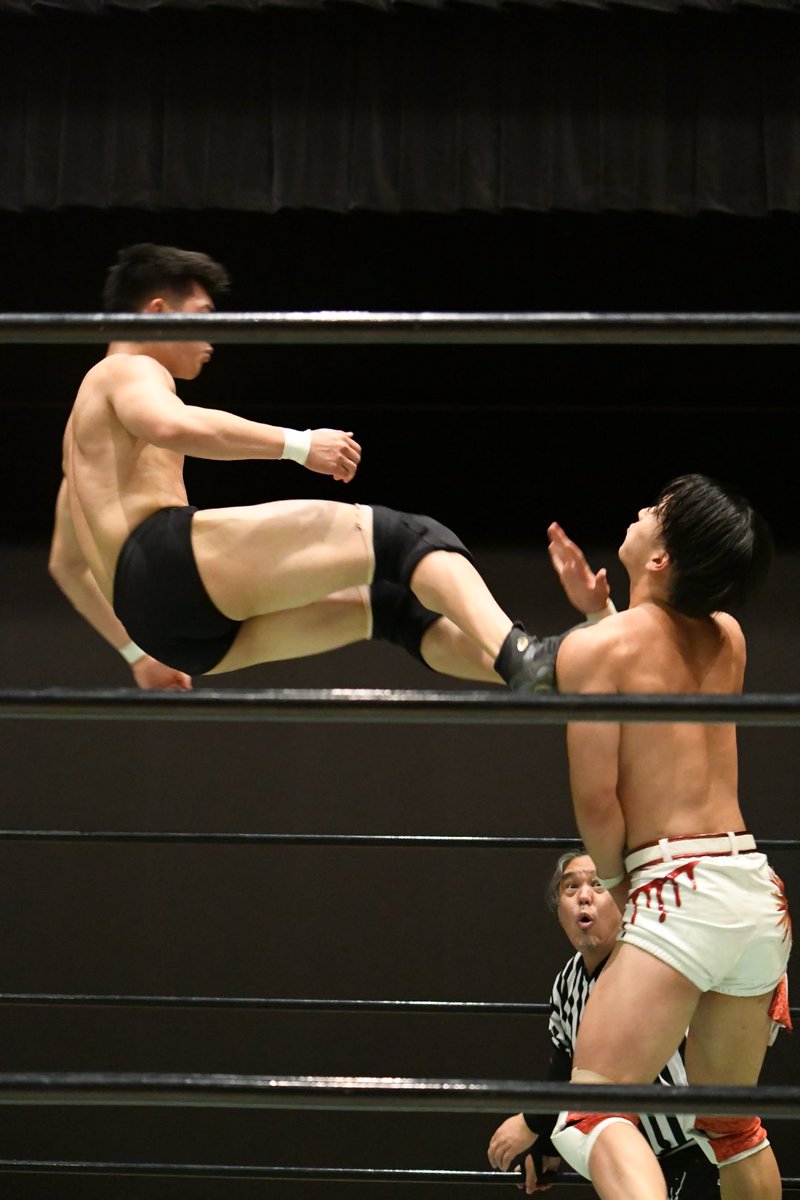 gotonami1's tweet photo. ビッグルーフ滝沢・夜の部！
今日注目してた2試合の内の1つ目
維vs大日本:関茂！ルチャvsストロング
#みちのくプロレス
#michipro
#大日本プロレス
@michinoku279 https://t.co/7gnRvKIPfE