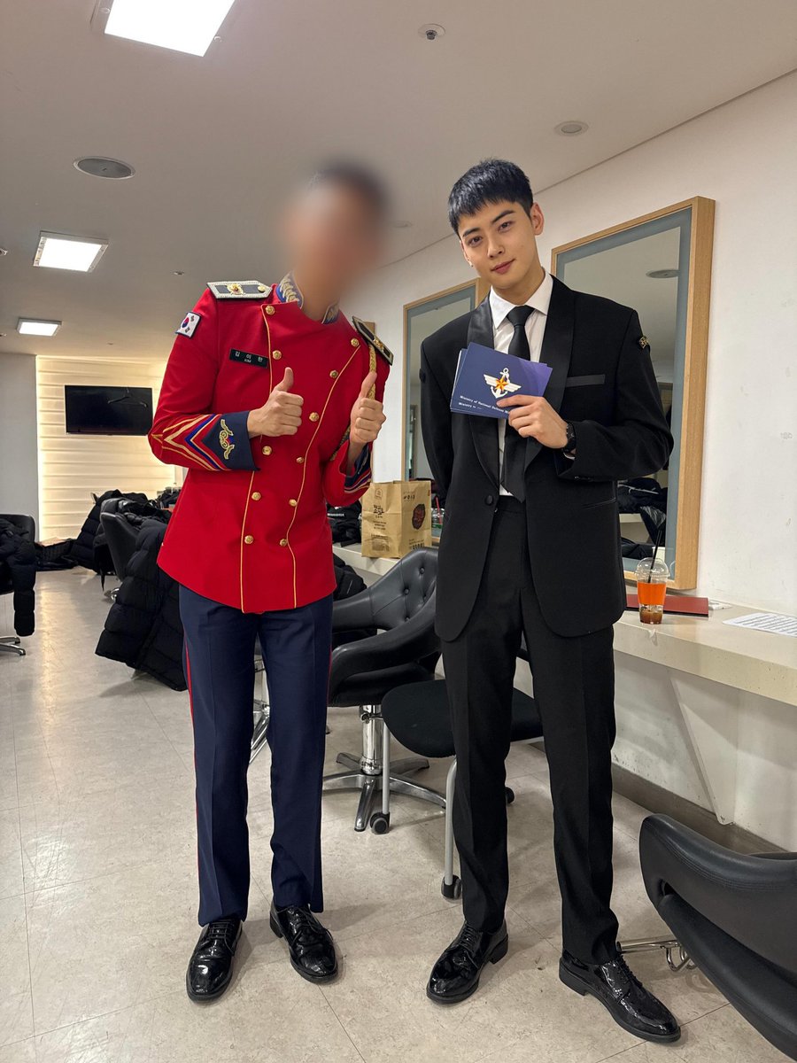ChaEunwooINTL's tweet photo. 📸 New photo of Corporal Lee Dongmin, Cha Eunwoo!

#CHAEUNWOO #차은우 #이동민
#チャウヌ #车银优 #ชาอึนอู #車銀優 https://t.co/kwN9ZLKPYZ