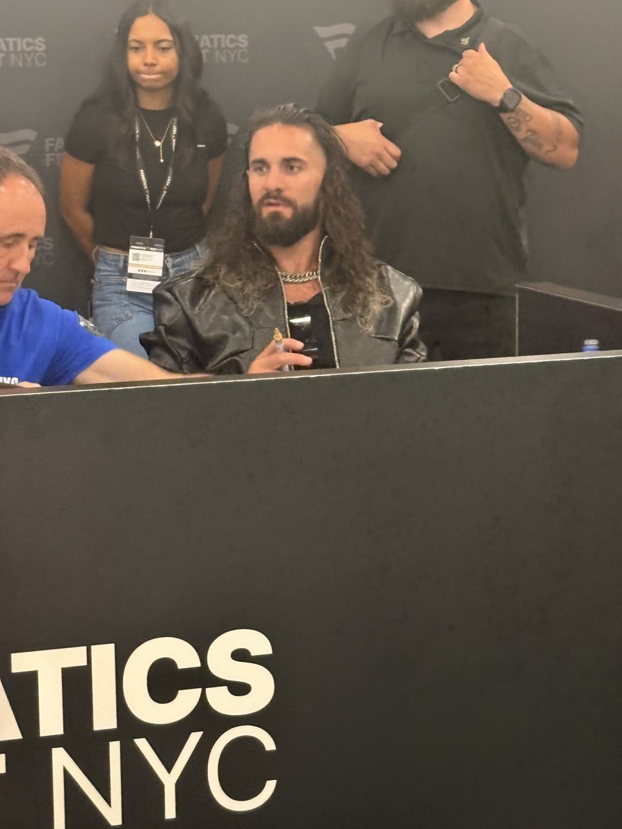 Denise_C96's tweet photo. Autograph complete he looks soo good…. #fanaticsfest #sethrollins https://t.co/n5Y4vzKNds