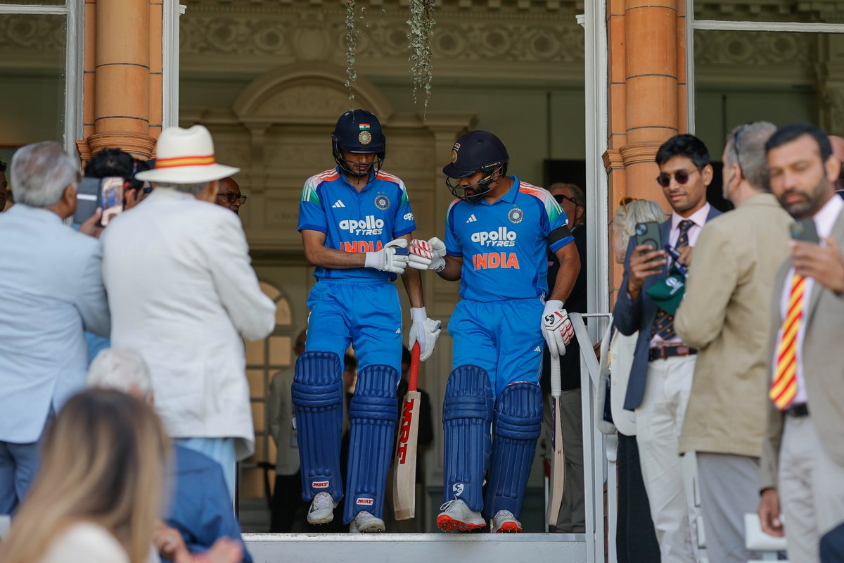 BCCI's tweet photo. 5⃣0⃣ partnership up for the openers 🤝

Captain Shubman Gill and Rohit Sharma get the chase going 🔛

Updates ▶️ https://t.co/pLZ2PvDH5G

#TeamIndia | #ENGvIND https://t.co/5P9hG47XPn