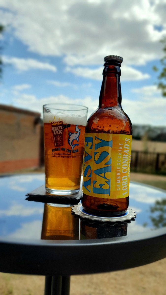 moneight's tweet photo. "Big Daddy beer" for this afternoon's afterworker. @LordConrads 🌱🌤🍻 #IndieBeer #locale https://t.co/AFUbMhMH38