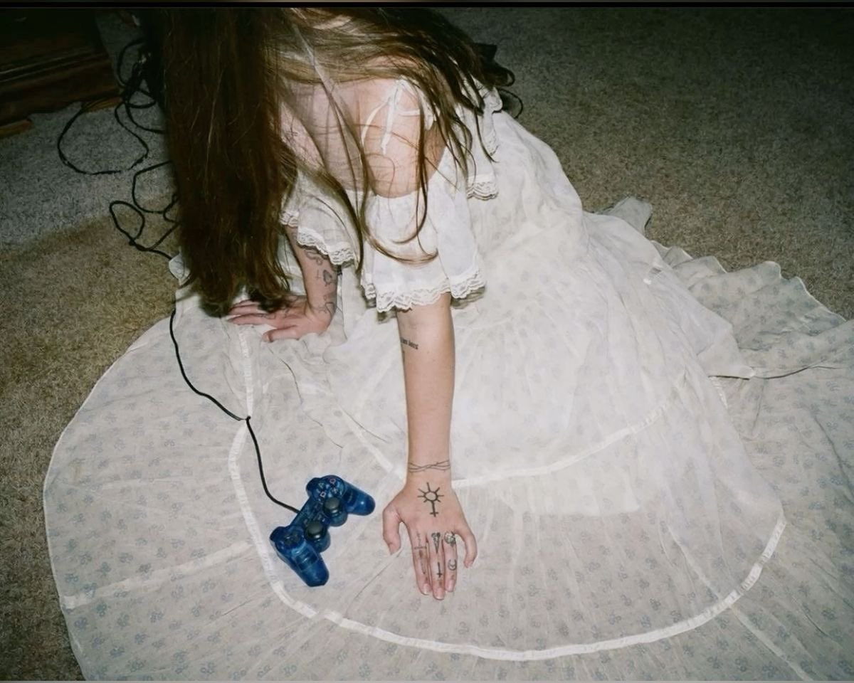 shrugjaniedemo's tweet photo. ethel cain in this specific gunne sax dress will always live in my head rent free https://t.co/t40I9qQg6p