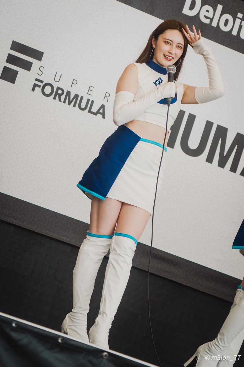 m3lon_77's tweet photo. 2026.7.19 Super Formula 
@ Fuji

鈴木南美さん（@suzunamiii ）を撮影！
しっかり撮れているか不安ではあるけども、精一杯。
暑い中、レースアンバサダー凄い💪

#鈴木南美
#KDDI 
#SFormula https://t.co/ABwh7EBGp3