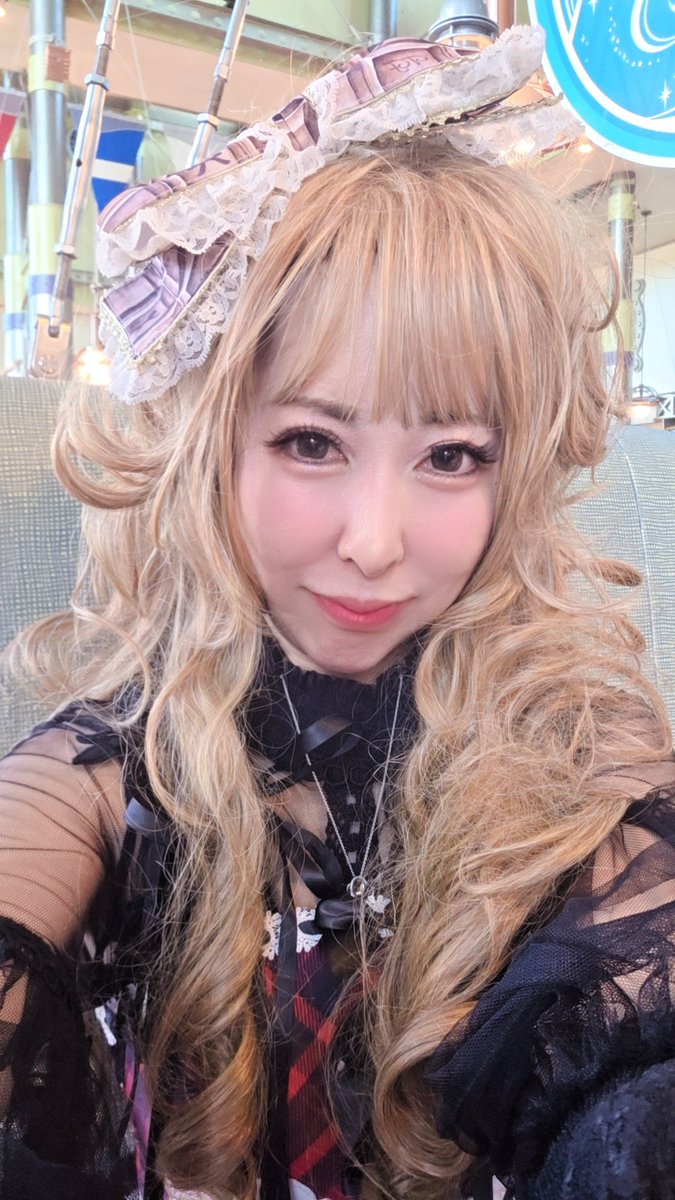 hime_____hime's tweet photo. ✨お写真その3✨
去年も夏のディズニーシーで汗だくになって夏は行くのをやめようって思ってたし、話してたはずなのにすっかりその事を忘れて今年も同じ過ちを繰り返す勉強しない私ww
#さとみんのロリィタ
#ディズニーシー
#triplefortune https://t.co/GGw2atcyst