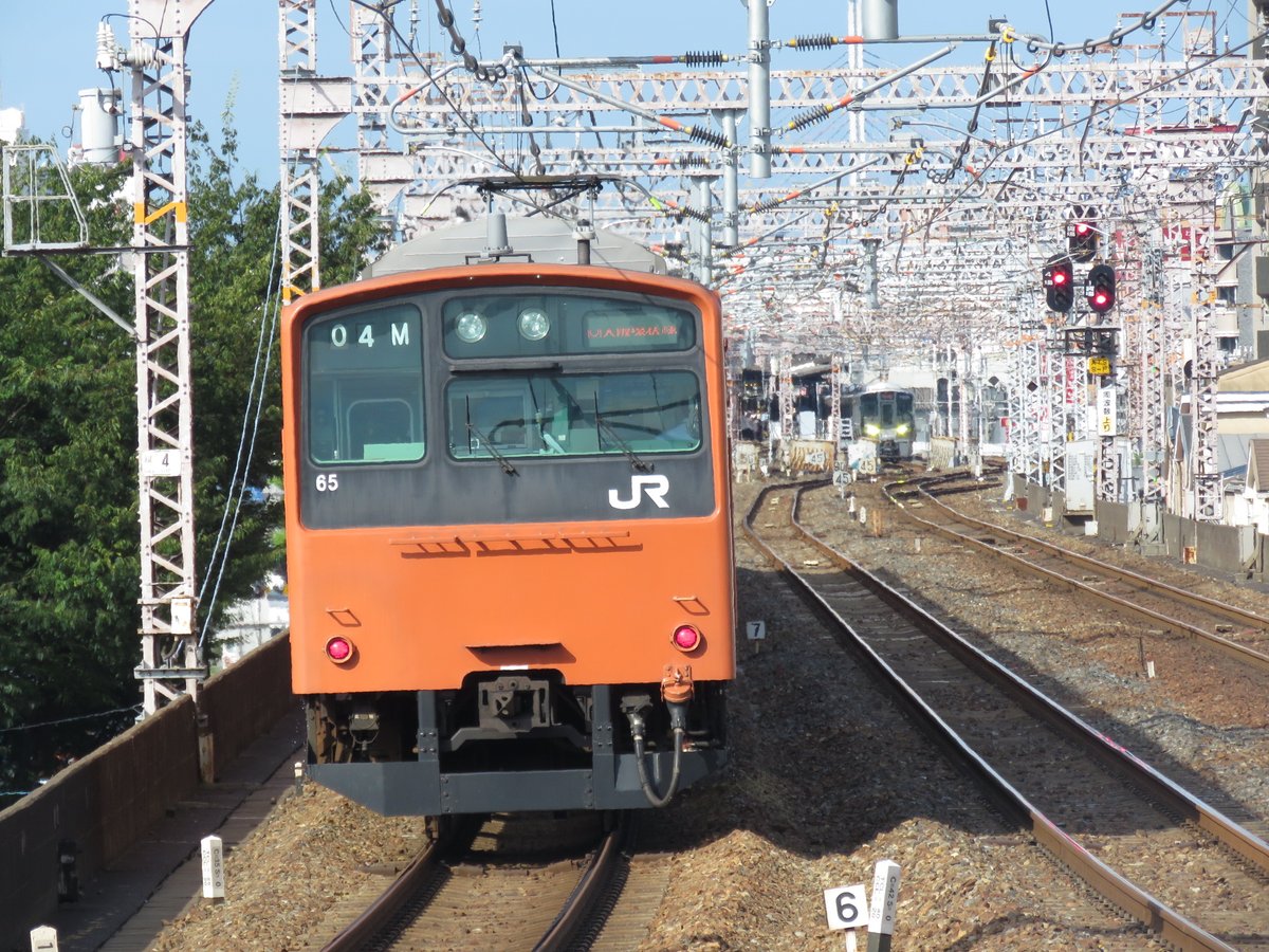 Marutetsu201's tweet photo. 10年前の今日、2016年7月20日に撮影
大阪環状線野田駅を発車した201系（後追い） https://t.co/RNZGrPzdwW