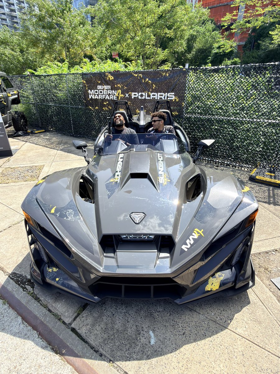 S A R A H D O P E 🦇 @ Fanatics Fest NYC tweet media