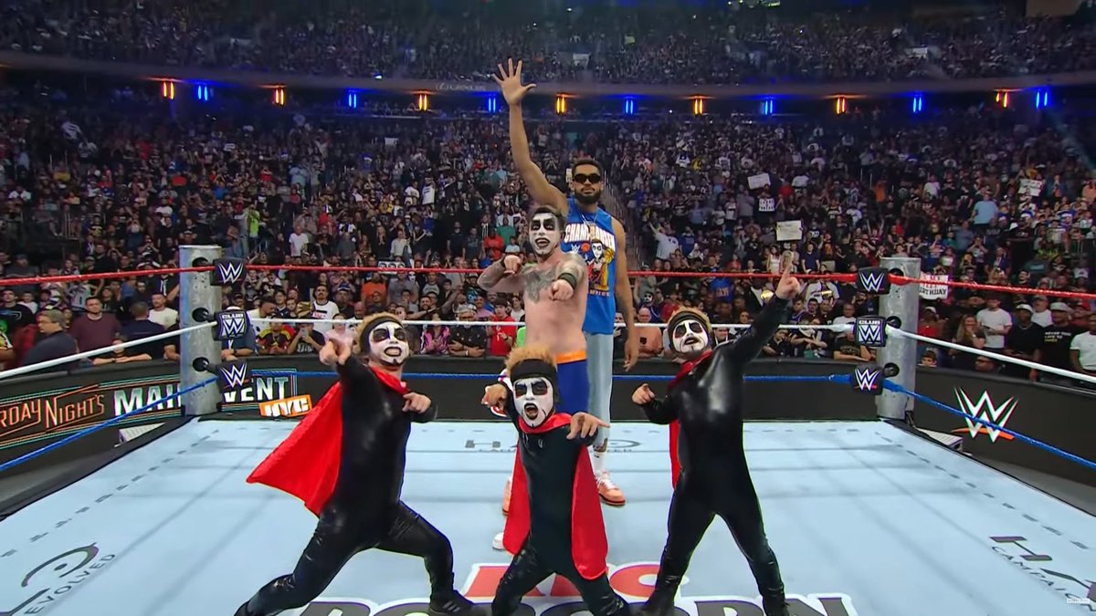 peakexperience6's tweet photo. Danhousen beats JD McDonough with special appearance from Karl-anthony Towns #SNME #WWEMSG https://t.co/fW7Eu0cRVO