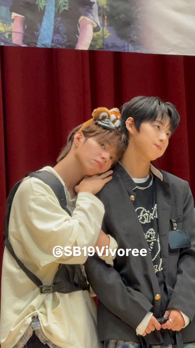 sjwjewelz's tweet photo. I MEAAAANNN... JUST LOOK AT THEM! parang mhie at dhie ang tawagan 🦅🦅🦅

(this was last july) https://t.co/6RMeikdutB