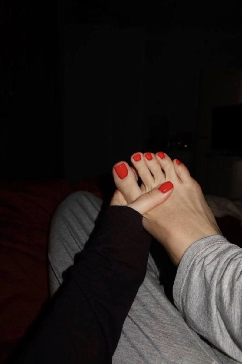 Toesmuse_'s tweet photo. Is this pedi good for Sunday? https://t.co/HvbV120AQc