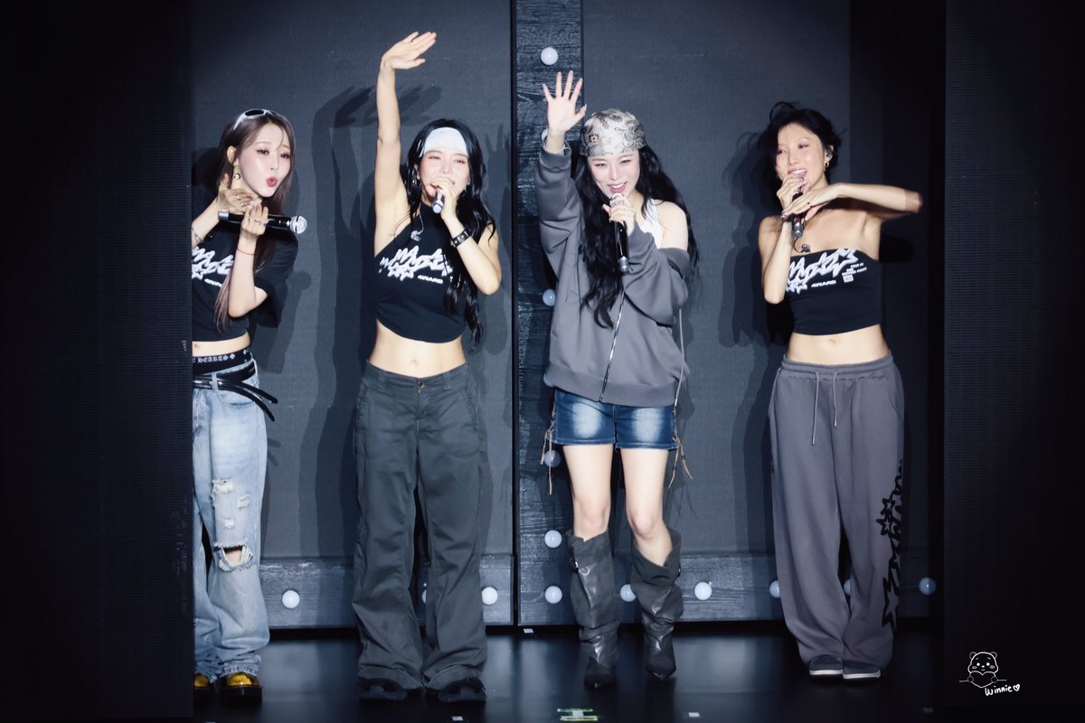Winnie_Zzzz_'s tweet photo. 260719 4WARD in Macau Day-2

뛰어라🗣️

#마마무 #MAMAMOO  
#솔라 #문별 #휘인 #화사 https://t.co/LqlgTesL7f