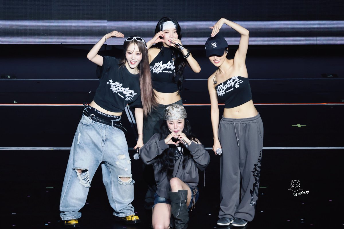 Winnie_Zzzz_'s tweet photo. 260719 4WARD in Macau Day-2

뛰어라🗣️

#마마무 #MAMAMOO  
#솔라 #문별 #휘인 #화사 https://t.co/LqlgTesL7f