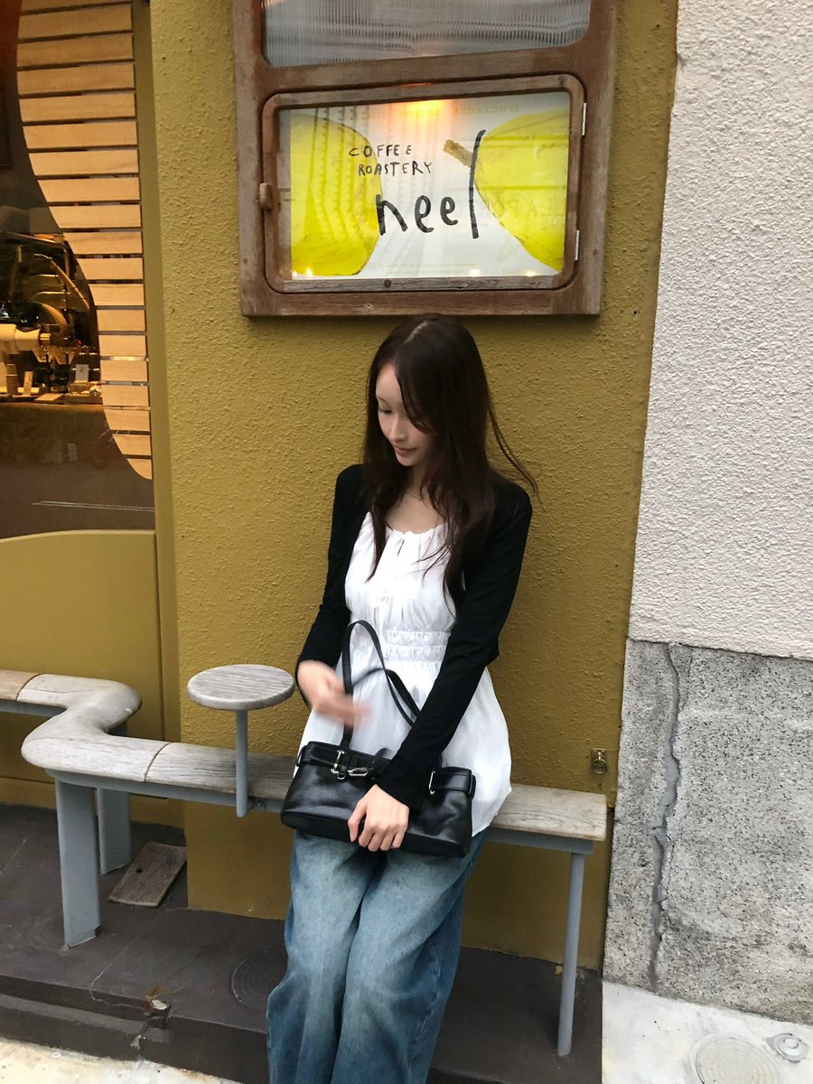 binichan30's tweet photo. 大阪にあるインテリアが超超可愛いカフェ😭🍐 https://t.co/pynezR24di