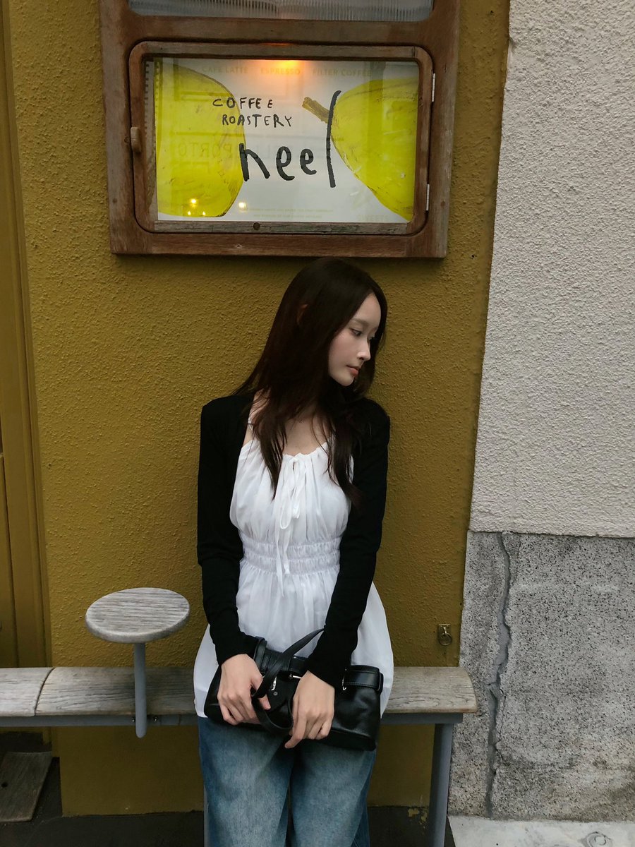 binichan30's tweet photo. 大阪にあるインテリアが超超可愛いカフェ😭🍐 https://t.co/pynezR24di