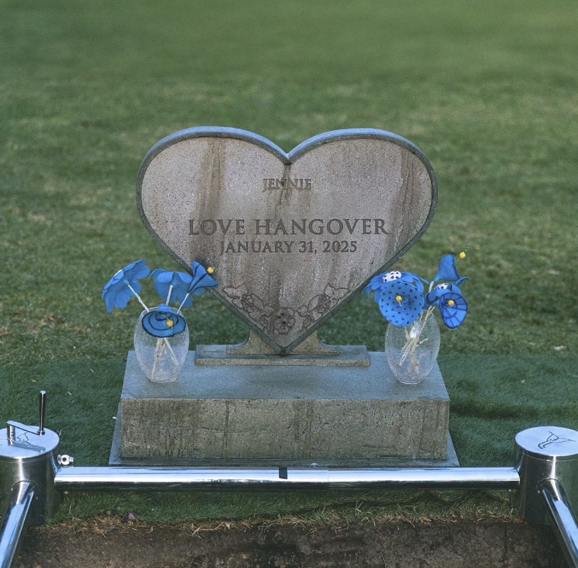jnkcvnty's tweet photo. love hangover                     less than a lover https://t.co/CPw25ntrdx