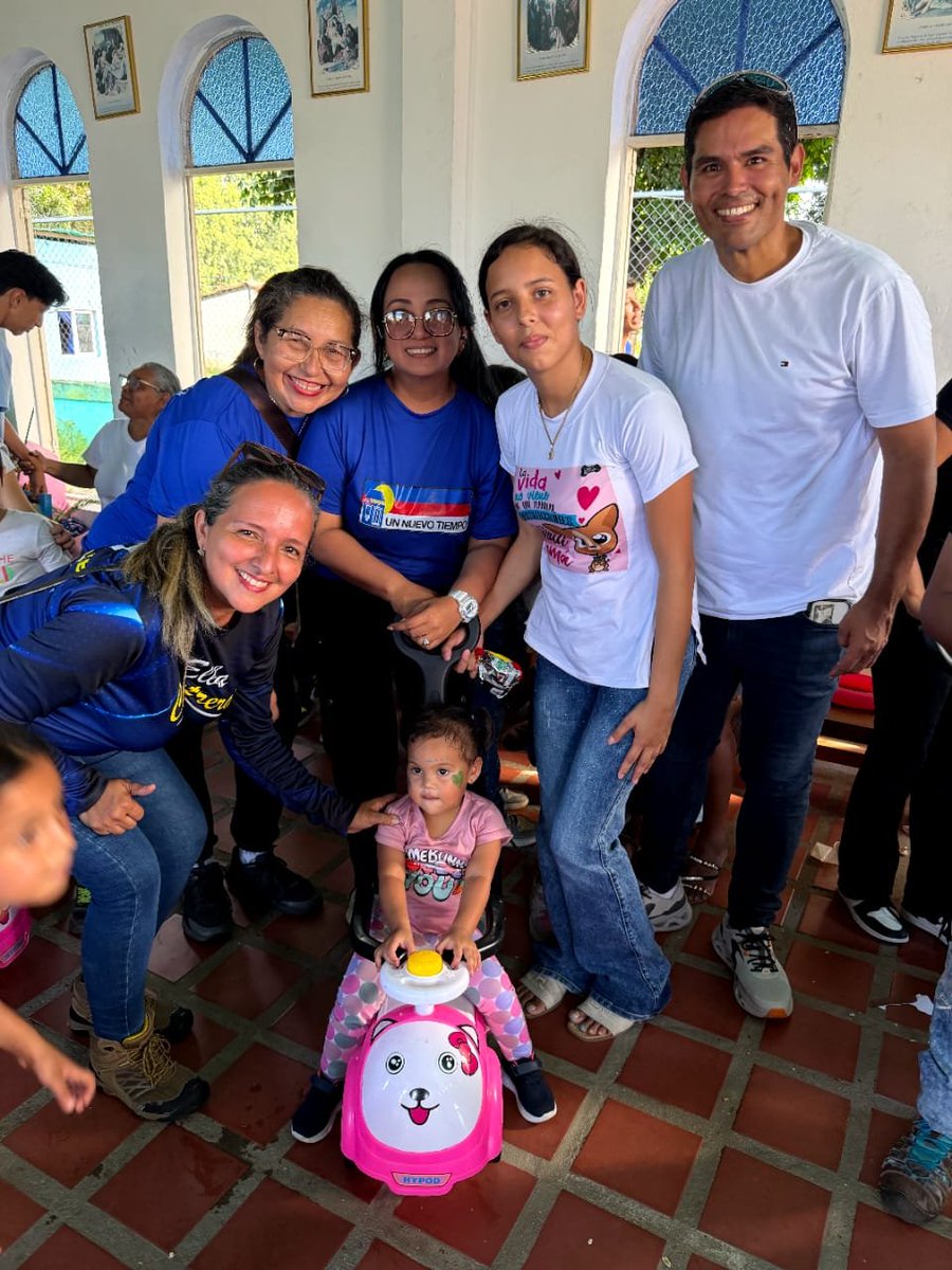 BarinasUNT_'s tweet photo. Gran abordaje de UNT en Brisas del Río, por el #DíaDelNiño. Brindamos apoyo recreativo y psicosocial a 150 infantes.

Gracias a Cáritas, la Iglesia, comercios, gremios de transporte, Dayanne Contreras y los legisladores @
Ronald Aguilar, César Cadenas, J. Vivas y N. Zambrano. https://t.co/d3hyKqIhr6
