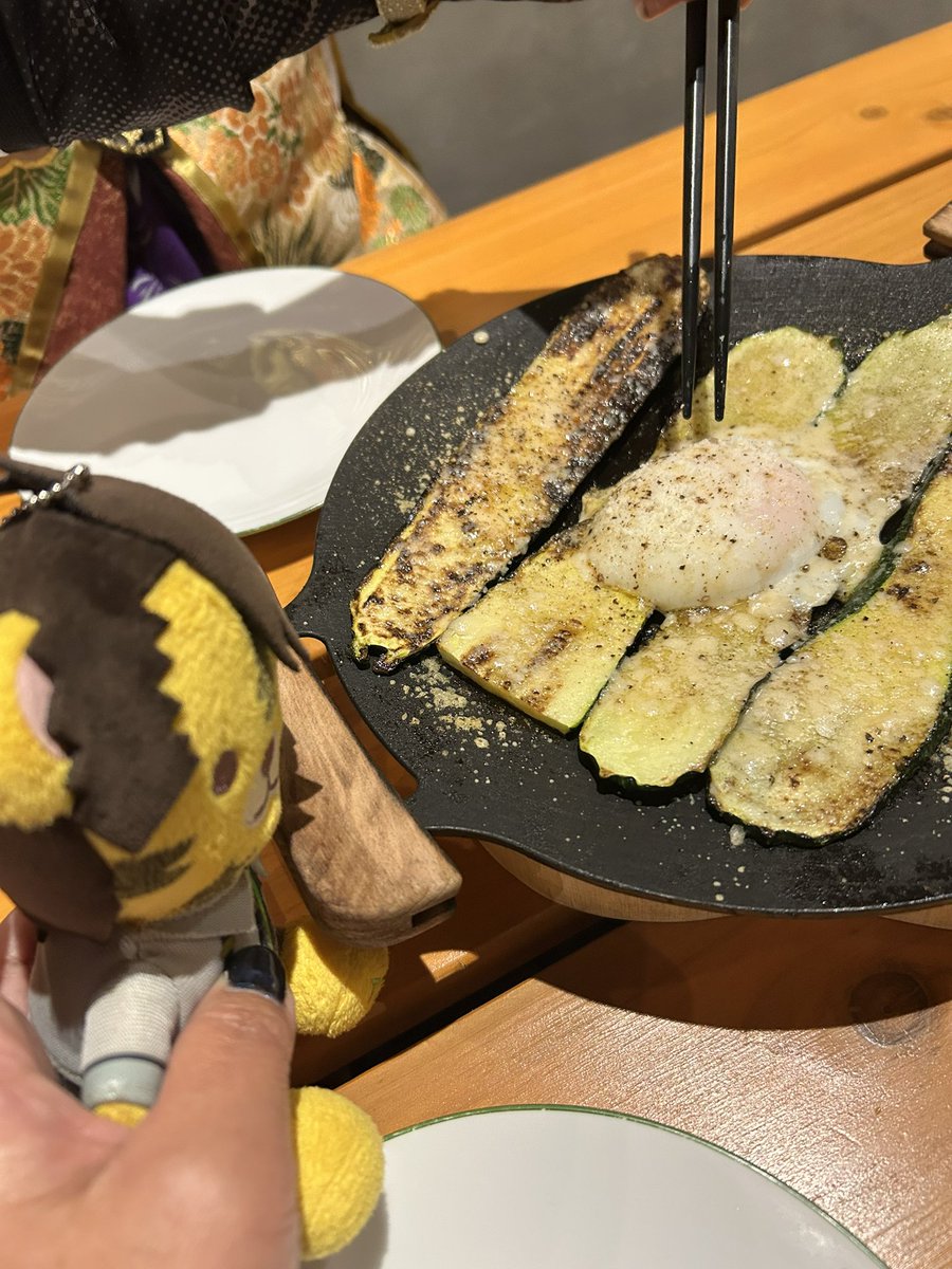 mad_uribo's tweet photo. お仲魔さんと打ち上げ🍻
🐯レモンソーダ？
まだ飲めないからね https://t.co/l1s06m0kfG