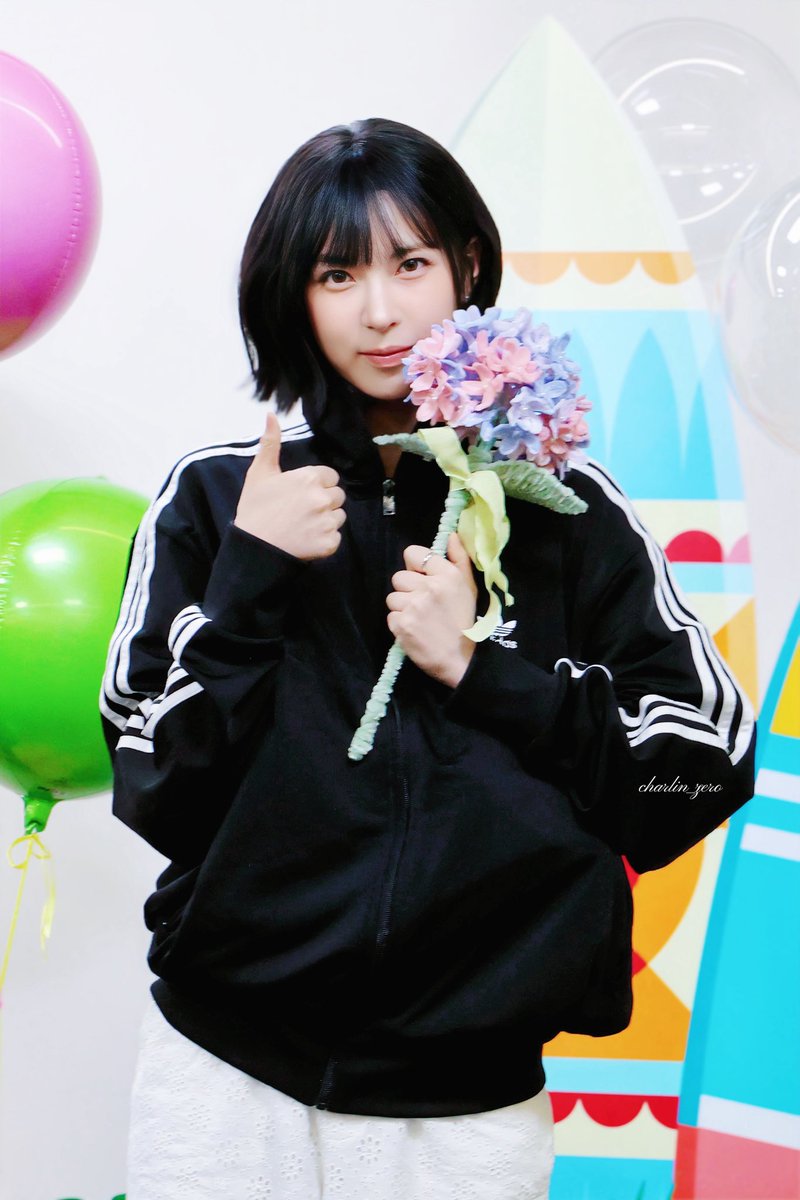 Charlinzero's tweet photo. 260719 MS

💐

#NMIXX #엔믹스 
#배이 #BAE https://t.co/uH2eoXIrxJ