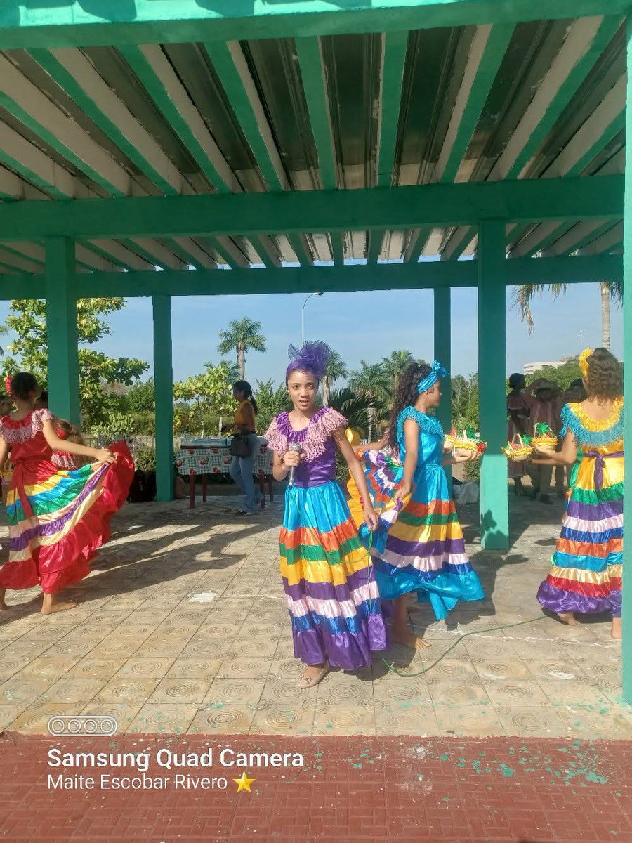 Rebklt's tweet photo. 🎈🎉Feliz día para todas las niñas y los niños de Cuba. Hoy el  Parque Temático de #LasTunad se viste de colores, sueños y fantasía para celebrar con los más pequeños de casa. 🎉🎉🎉🎉✨️⭐️🎊 https://t.co/sDv1kz5SfL