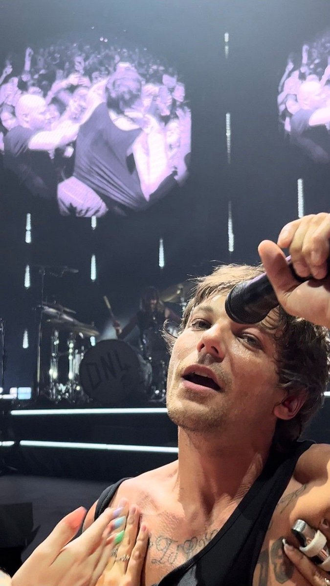 szn2loss's tweet photo. LOVEEEEE when he looks like #that at barricade https://t.co/1PLAUmw0cZ