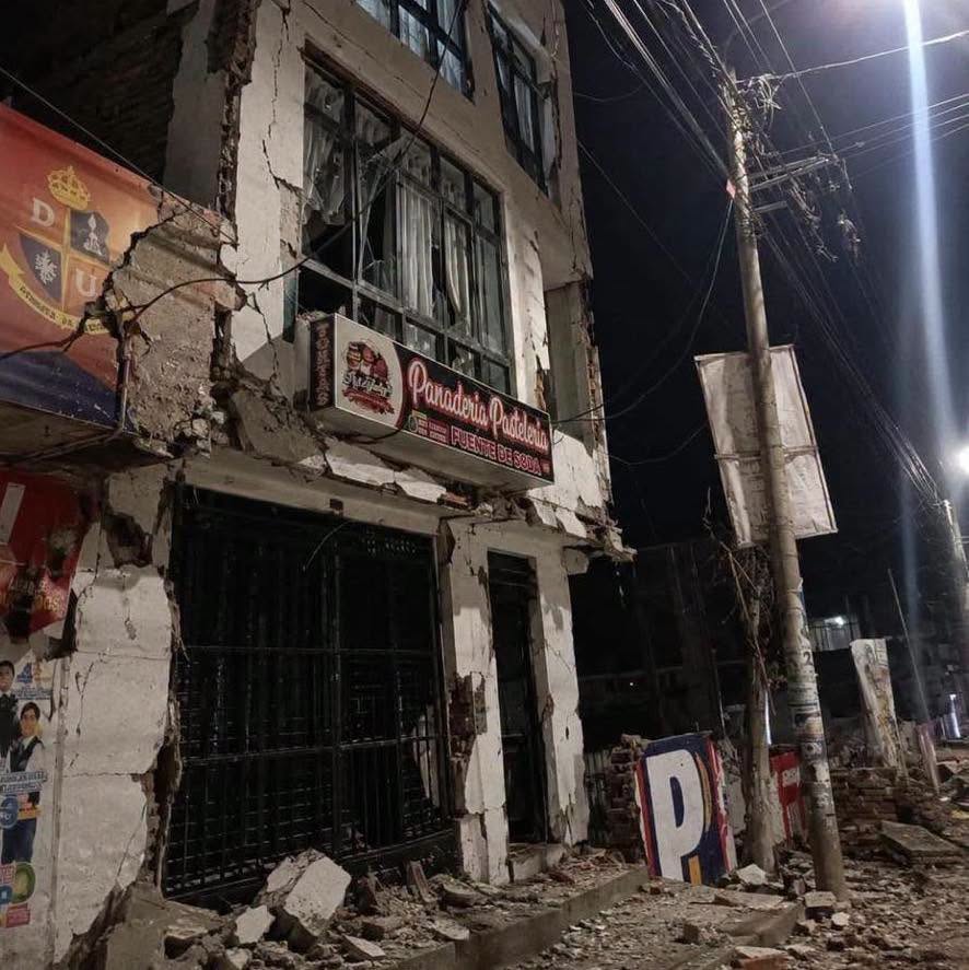 geotechwar's tweet photo. ⚠️ UPDATE: A shallow M5.5 earthquake hit central Peru, centered 2 km WSW of Sicaya, Junín. 

Struck at a 10 km depth; authorities confirm at least 5 people were killed. 

Heavy structural damage reported across Huancayo province.

Sismo - Terremoto - Perú - Sicaya https://t.co/qbEHztwGXq
