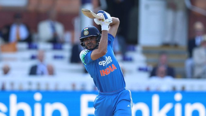 AarCricVerse's tweet photo. This guy plays top quality cover drives and plays pull shot almost similar to rohit 🔥

Shubman Gill plays the top shots of both Rohit Sharma and Virat Kohli 🤯

#ENGvsIND #LordsCricket https://t.co/zRZTny4wHh