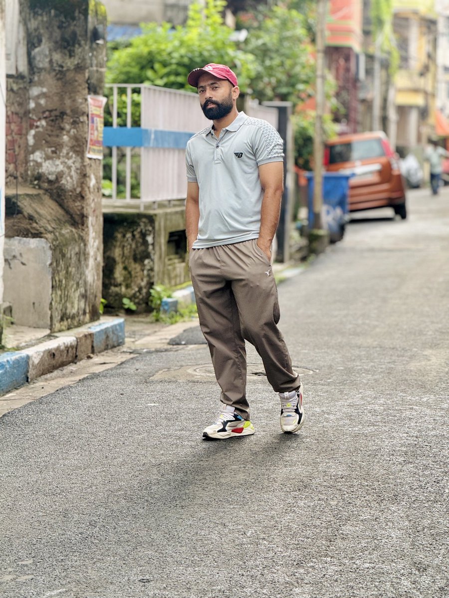 harjotbrarten's tweet photo. खाली जेब लेकर निकलो कभी 
वहम दूर हो जाएगा इज्जत कमाने में..! https://t.co/G5zCUYrHW9