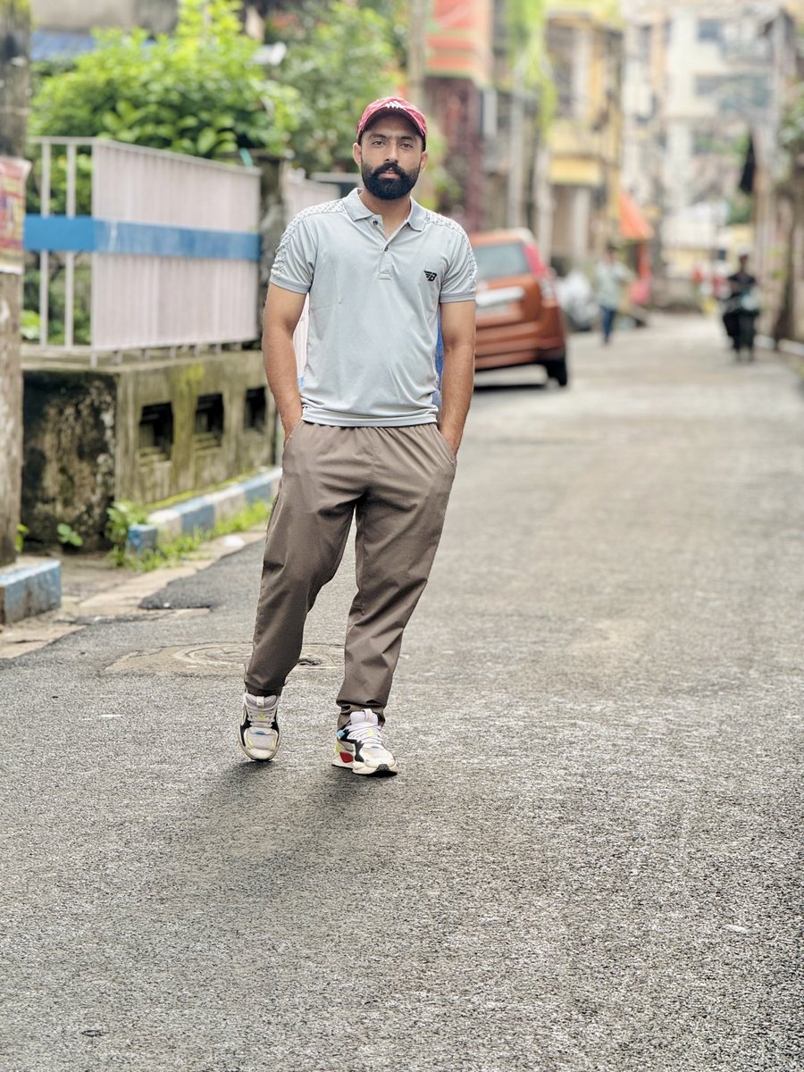 harjotbrarten's tweet photo. खाली जेब लेकर निकलो कभी 
वहम दूर हो जाएगा इज्जत कमाने में..! https://t.co/G5zCUYrHW9