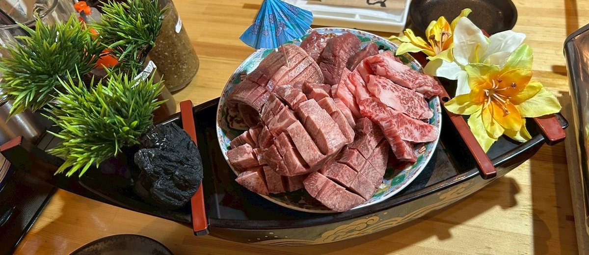 O_sa26's tweet photo. 4人前なんやけどこれ凄くない😳⁉️
めちゃくちゃ美味しかった~！！
食べ飲み放題やったし相当お酒飲んだ~😚

この後カラオケ行って歌いまくった！笑 https://t.co/dHT5EzP22R