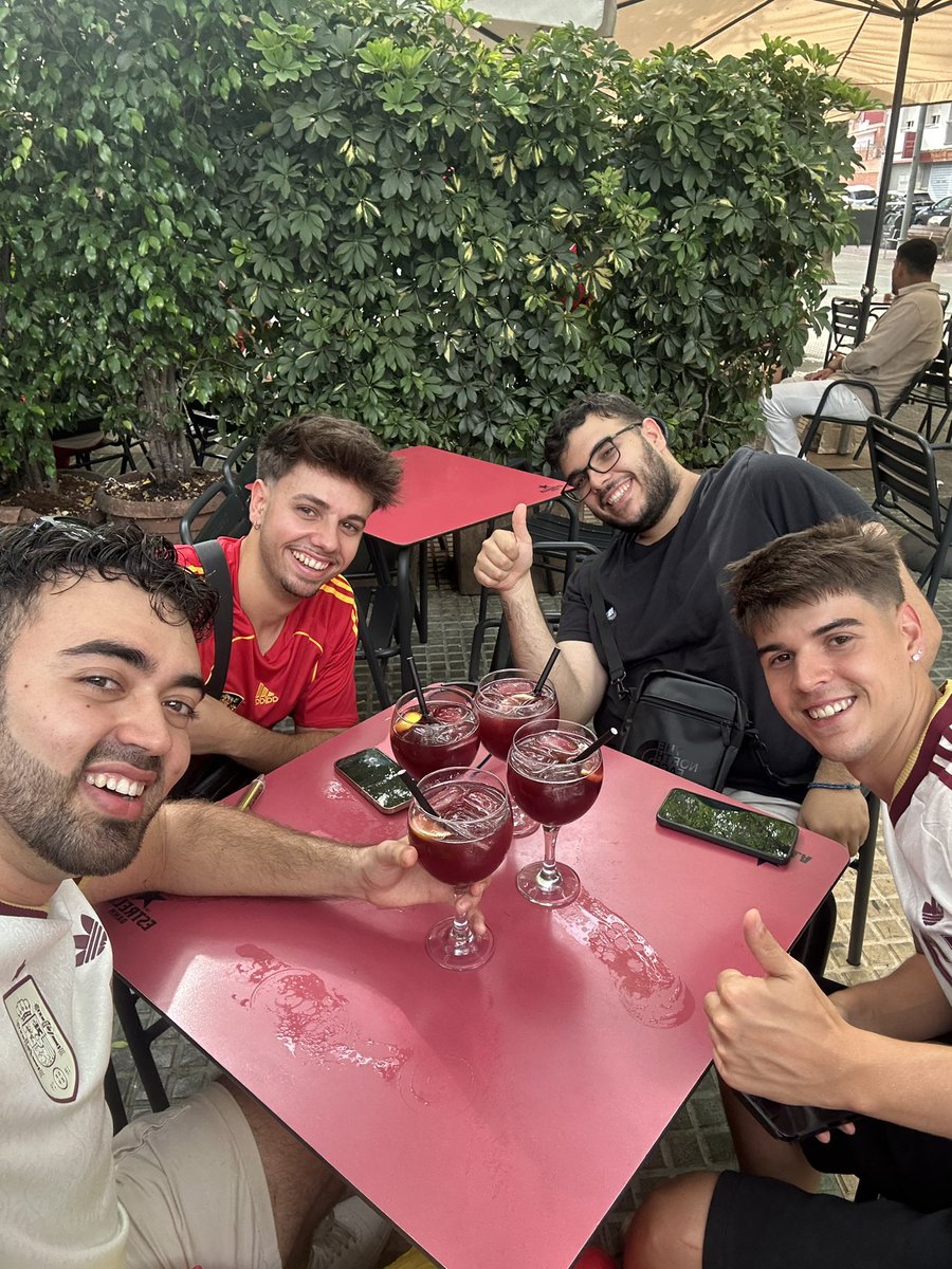 adrima_16's tweet photo. TINTO DE VERANO >>> MATE https://t.co/NuY2zJC6eV