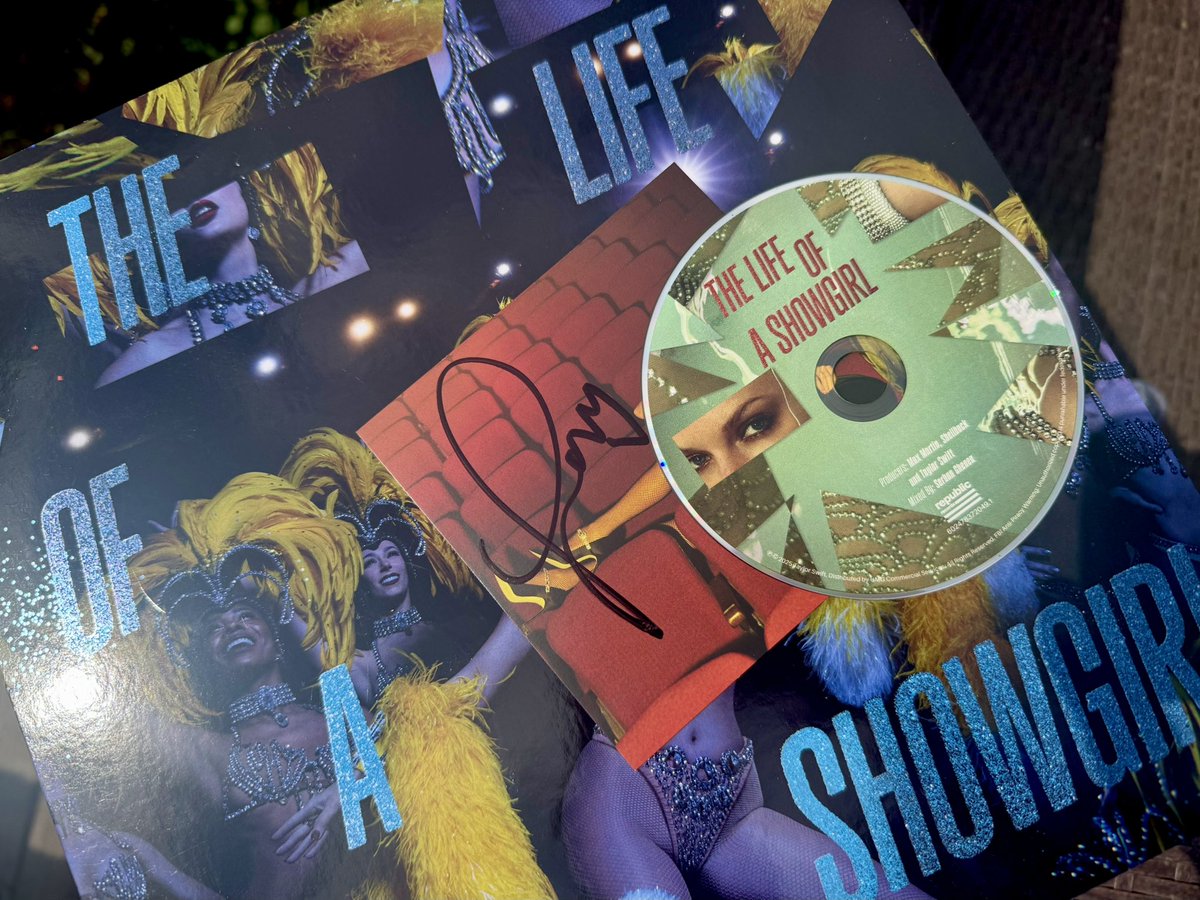 nicolesversi0n's tweet photo. GIVEAWAY! 💜✨ I’ve seen the power of this community… I lost my grandma to Alzheimer’s &amp; am walking in her honor this fall.

I’m raising $ for research w/ a signed Showgirl CD &amp; blue glitter vinyl 🫶
$1 donated = 1 entry

https://t.co/06bTKFPlFy https://t.co/PDfW2pHsBN