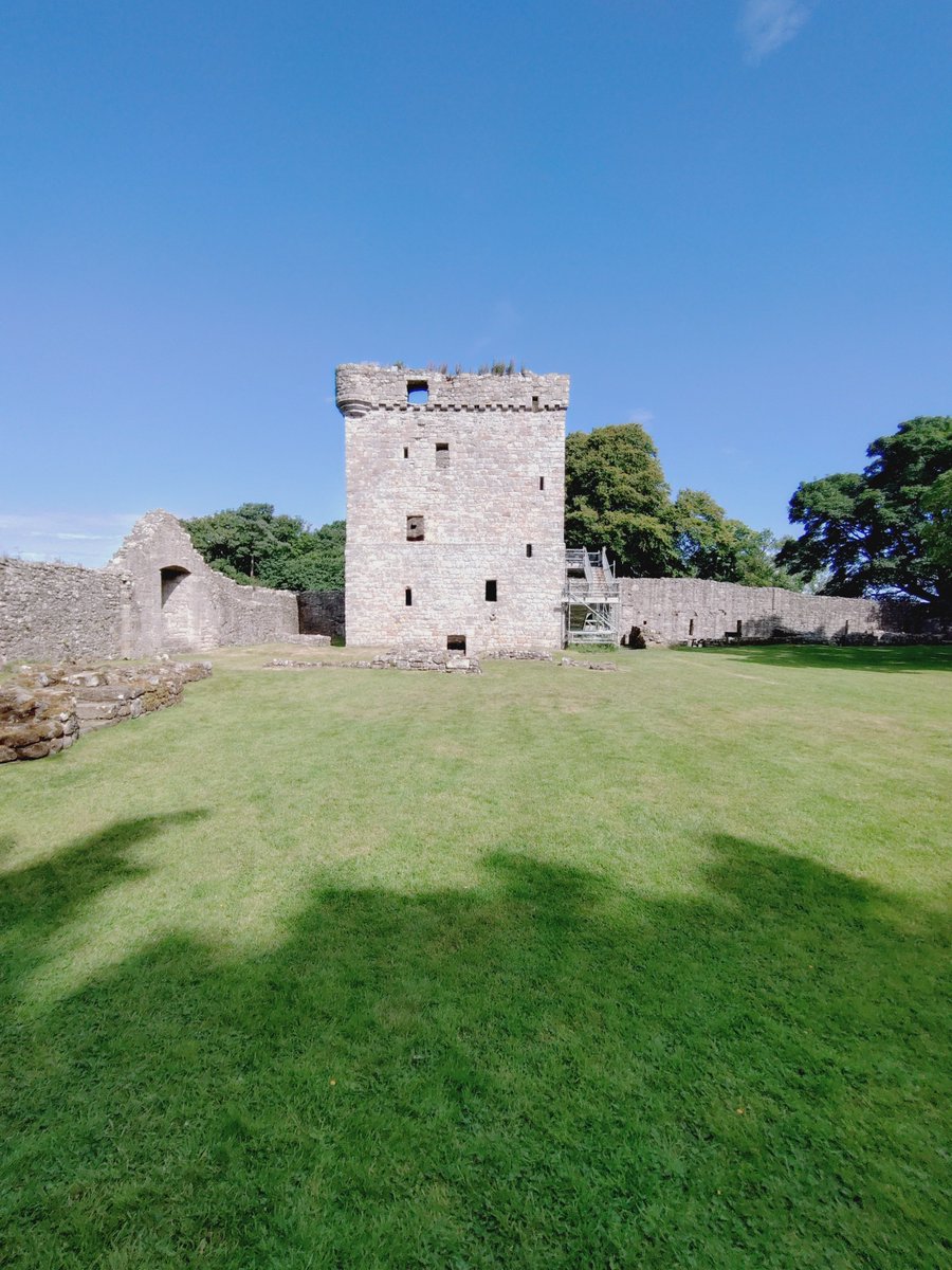 Laa39Law's tweet photo. Today's trip was to  lochleven castle,@welovehistory , enjoyed the boat trip across . Then lunch at @LochLevenLarder ,#sightseeing ,#boatrip. https://t.co/yddjQoND54