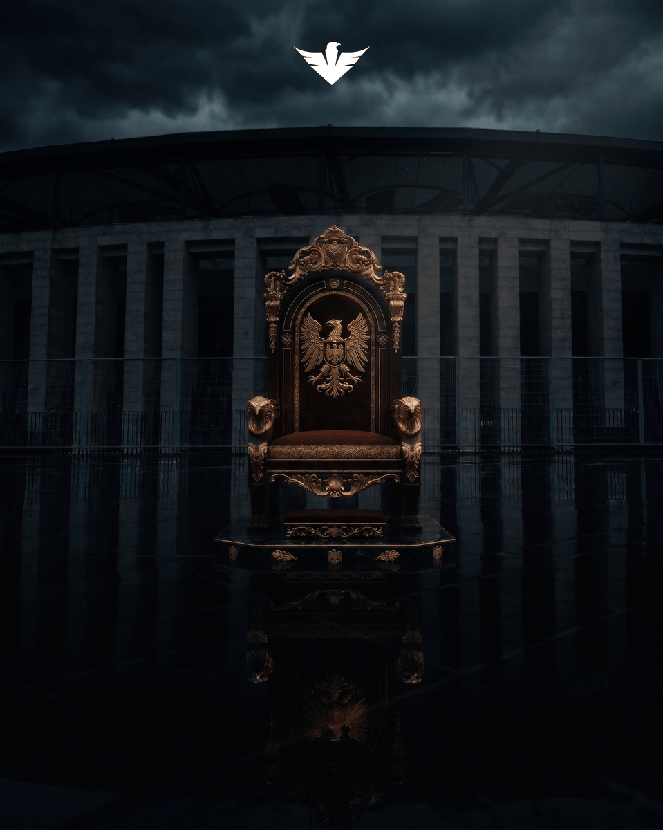 HaberKartali's tweet photo. Your kingdom is waiting for you. @MoSalah 👑🦅 https://t.co/KC56iRaaZV
