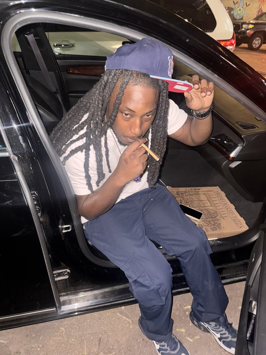 1UpCuge's tweet photo. 📍Detroit 
Was so faded yesterday , didn’t even take a pic of my parlay food 🤣🤣 https://t.co/wGL29bN9Vg
