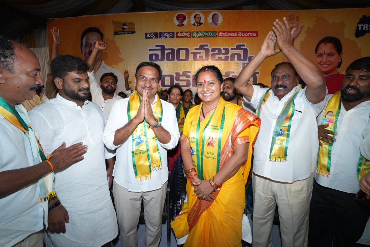hariprsadp's tweet photo. కోరుట్ల నియోజకవర్గ ప్రజా నాయకుడు డా.రఘు అన్న గారికి కండువా కప్పి TRS పార్టీలో కి ఆహ్వానించిన @TRSparty_HQ పార్టీ చీఫ్ @RaoKavitha అక్క గారు....!
@Jayanthyadavv @jagruthi_Talks https://t.co/LuWv3yo6yD