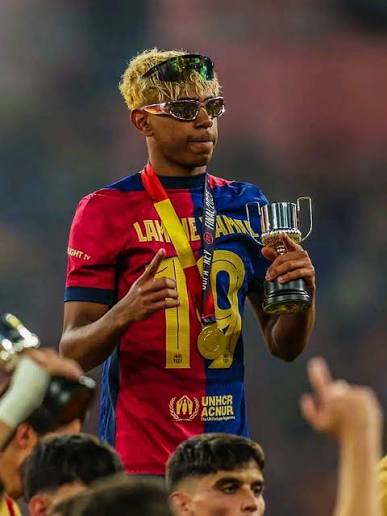 TobiDGoat's tweet photo. Lamine Yamal wears. #19.

Lamine Yamal bathed by Messi. 19 years ago.

Messi's numberin 2007. #19

Messi vs Yamal will face off July 19th. https://t.co/9mPAzIVOQb