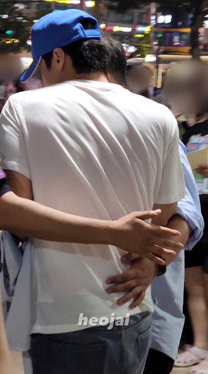 nnmuuu's tweet photo. 허떤남자의 등을 알아보자

…그만 알아보자 ㅠ///ㅠ https://t.co/bZmAlNdVE0