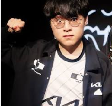 GoldenDuck212's tweet photo. @Sheep_Esports Surprise surprise

As soon as it is not a mickeymouse Bo3/Bo1 KC gets smashed.

Gg to DK on the mickeymouse cup hopefully their players will get paid now https://t.co/aMYY617s0A