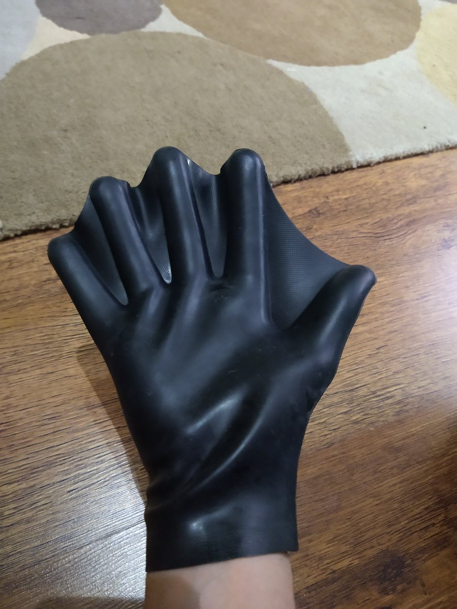 pupZak's tweet photo. Silicon frog paws :) look so good. https://t.co/JmUbiX6BHq