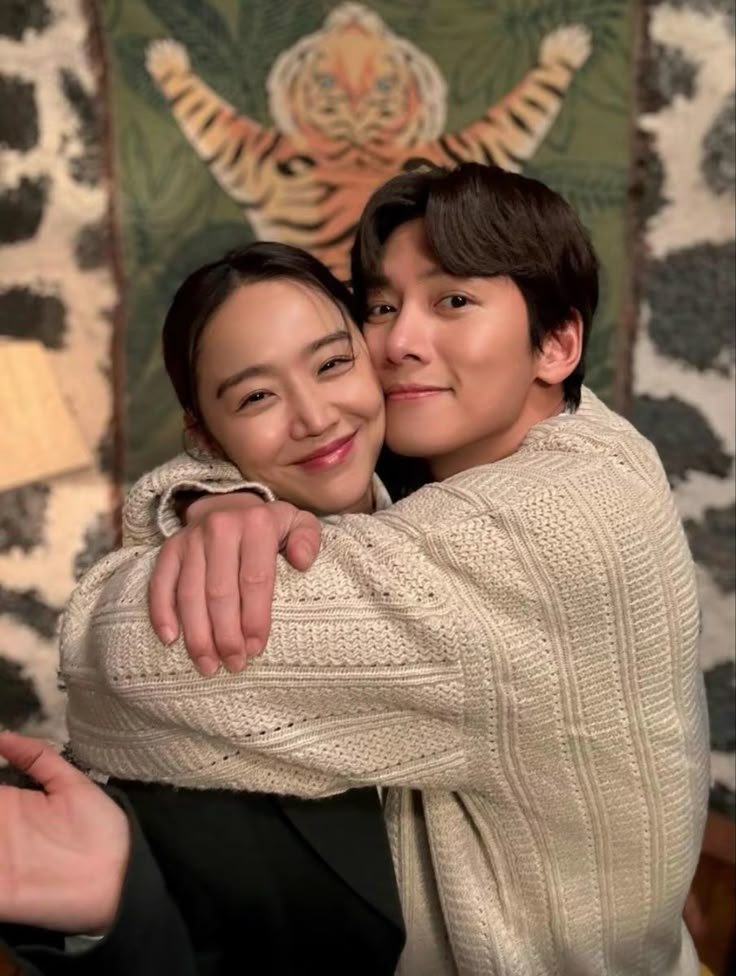 cintalibur's tweet photo. Drop a #KDrama couple that made you believe, that love should be this beautiful. 🥹🩷 https://t.co/KoSFjHaGuw