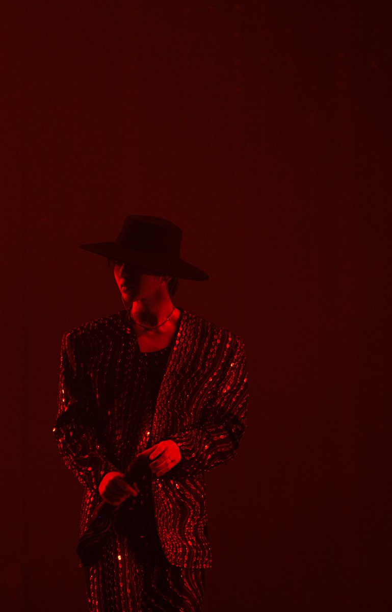 KUN_YY0382's tweet photo. He blends perfectly with the stage. His sincere and straightforward expression runs through the whole show, endowing every performance with unique soulful texture.

#KUN #CaiXukun
@kun_officialx https://t.co/04eQROoAFa