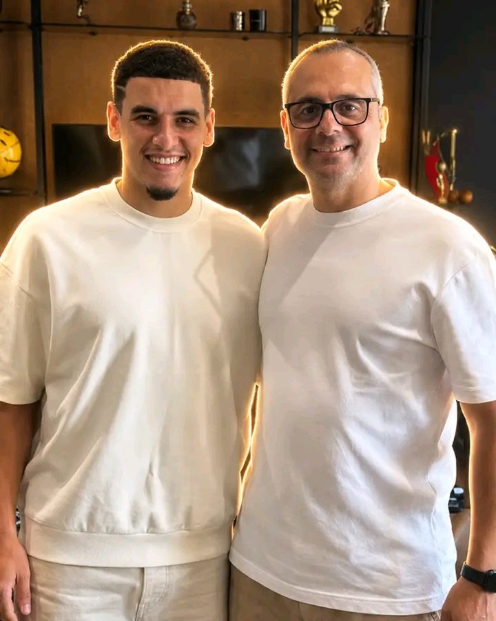 Benjdida9's tweet photo. اخى دكتور عصام مفاوض محترف ❤️🦅 https://t.co/0WUotpc7hl
