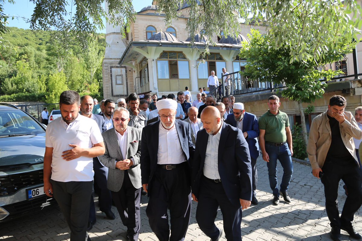EnginGunceoglu's tweet photo. MKYK Üyemiz Sn.@Aakyuz54 ile birlikte Güroymak Şeyh Mahsum Medresesi’ni ziyaret ettik.

İlim ve irfan yuvalarımız, medeniyetimizin sönmeyen meşaleleridir. Bizleri gönül kapılarını açarak ağırlayan hocalarımıza ve talebelerimize teşekkür ediyorum.

Rabbim ilimlerini ziyade eylesin.