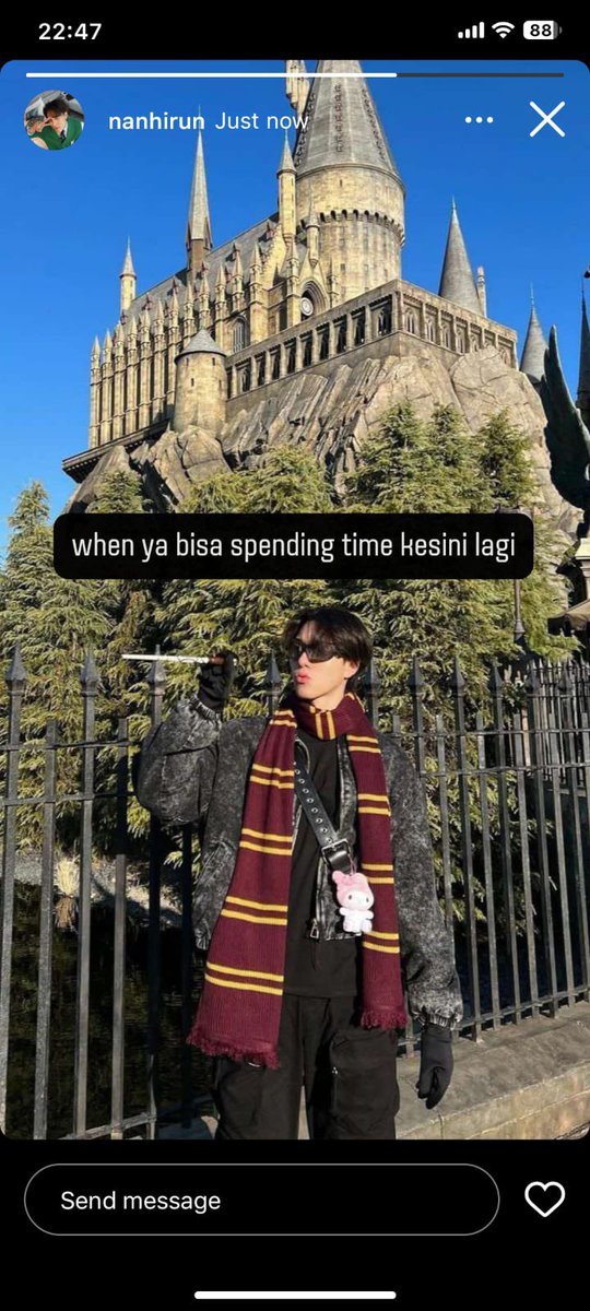 j_nxbxdy's tweet photo. #SkyNani Prompt Au

- Prince Charming -

Ini hanya perasaan Nani saja, atau memang si Prince Charming di kampusnya—Sky, sedang smoothly mendekatinya? Entahlah, Nani bingung. https://t.co/i63Okklaz0
