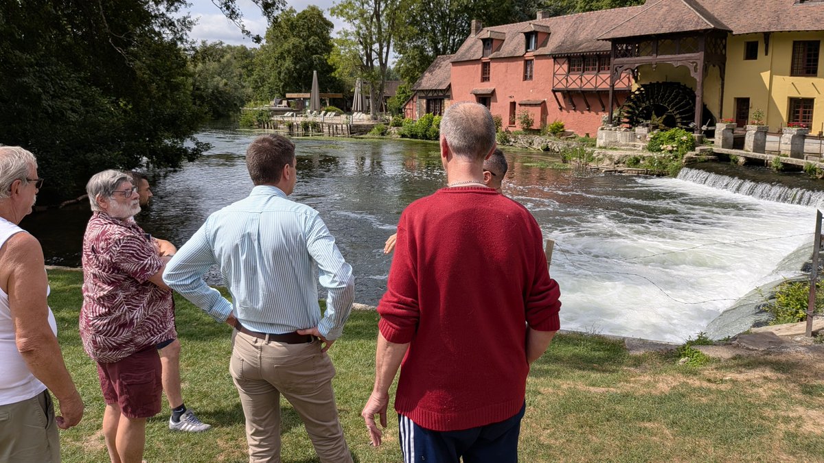 T_Houssin's tweet photo. À la demande des habitants, je me suis rendu au Moulin de #Fourges afin de faire le point sur les nombreuses incivilités commises ces dernières semaines.

Suite à plusieurs échanges, notamment avec les gendarmes, j'ai décidé de saisir les autorités compétentes.

Cette démarche vise notamment à étendre le champ d'intervention des gendarmes de l'Eure sur le département du Val d'Oise, une mesure indispensable pour permettre la verbalisation des contrevenants et ramener le calme.