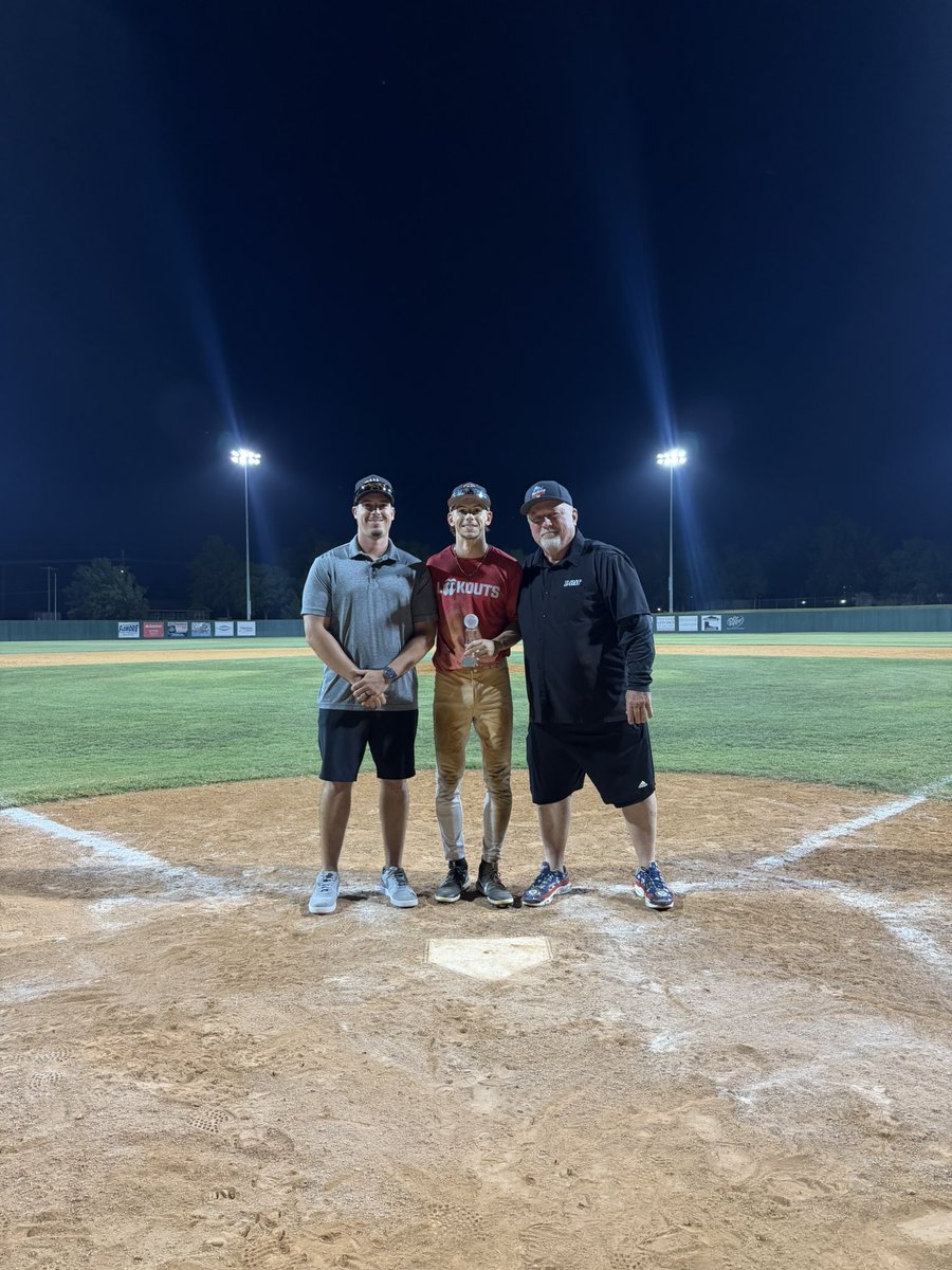 OklahomaLookou1's tweet photo. 𝑺𝒕𝒂𝒏 𝑴𝒖𝒔𝒊𝒂𝒍 𝑾𝑺 𝑻𝒐𝒖𝒓𝒏𝒂𝒎𝒆𝒏𝒕 𝑴𝑽𝑷: Aiden Kilgore (@kilgore_aiden): @SavageStormBSB 

🔥 6-9 (.667) 
💪 2B &amp; 5 RBI
💨 3 R &amp; 1 SB
👀 3 BB
✅ Tournament MVP 
🏆Stan Musial WS Champions https://t.co/O19lISgTDa