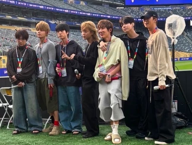 rkiveTHstream's tweet photo. สู้ๆ นะคะหนุ่มๆ 🤟🏻💜⚽️ @BTS_twt 

BTS AT WORLD CUP 2026
#BTSxWorldCup2026
#BTSHALFTIMESHOW https://t.co/ztGMVwrOSM